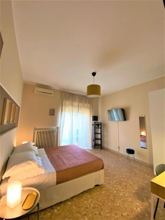 Casa Viola A 900 Mt Dalla Staz. Centrale เปสการา ภายนอก รูปภาพ